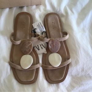 Zara stone flat sandals 38 NWT Taupe